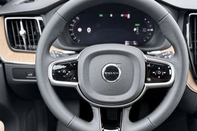 Volvo XC60 B5 AWD Ultra Dark