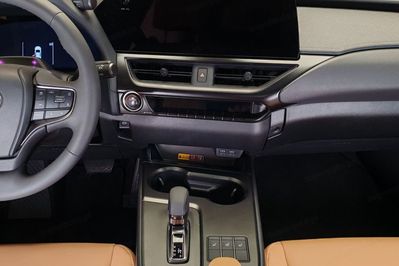 Lexus UX 300h F Sport 2.0 Hybrid Dynamic Force