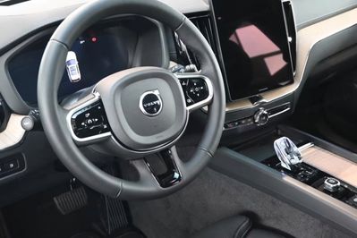 Volvo XC60 T6 Plug-In Hybrid AWD Ultra Bright