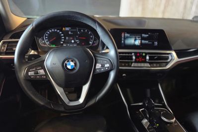 BMW Seria 3 318i Sport Line