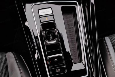 Volkswagen Golf VIII 2.0 TDI R-Line DSG