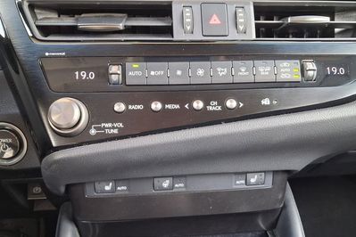 Lexus ES 300H Business Edition