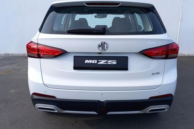 MG ZS 1.5  Standard MT