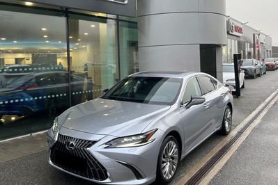 Lexus ES 300h Omotenashi