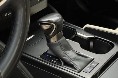 Lexus ES 300h Business Edition