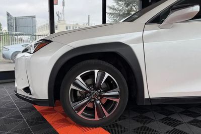 Lexus UX 300h Omotenashi 2.0 Hybrid