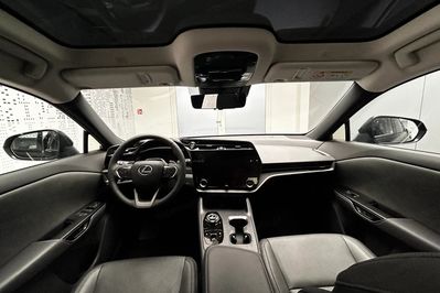 Lexus RZ 450e Prestige DIRECT4