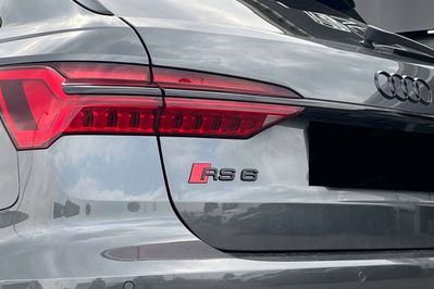 Audi A6 RS6 TFSI quattro Performance Avant