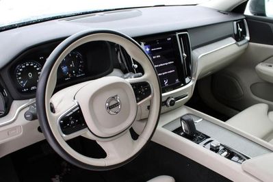 Volvo V60 Cross Country D4 Momentum Pro aut