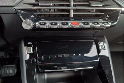 Peugeot 2008 Allure e-DCS 1.2 mHEV
