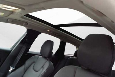 Volvo XC60 T6 Plug-In Hybrid AWD Plus Dark aut