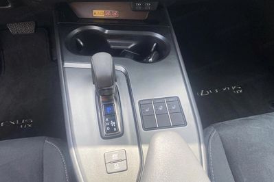 Lexus UX 300h Business