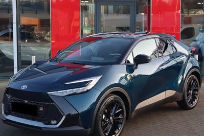 Toyota C-HR GR Sport 2.0 Hybrid Dynamic Force Plug-in