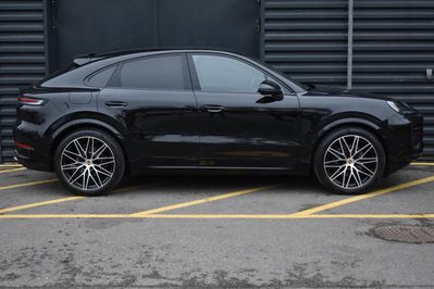 Porsche Cayenne Coupe E-Hybrid Black Edition