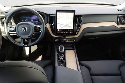 Volvo XC60 B5 B AWD Plus Dark aut