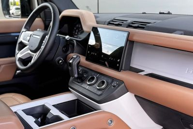 Land Rover Defender 110 D250 X-Dynamic AWD HSE