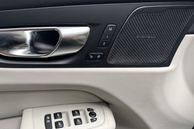 Volvo XC60 T6 Plug-In Hybrid AWD Plus Dark