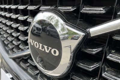Volvo XC60 B5 B AWD Ultra Dark