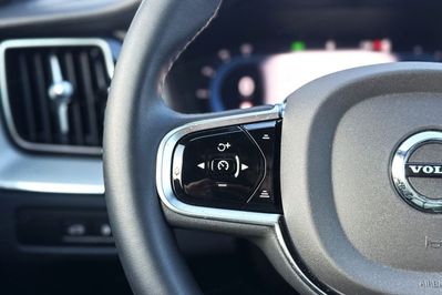 Volvo XC60 T8 Plug-In Hybrid AWD Ultra Dark