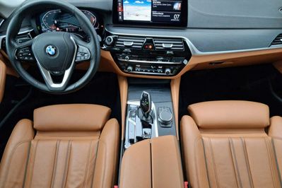 BMW Seria 5 530d xDrive Luxury Line
