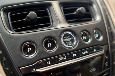 Aston Martin DB11 V8