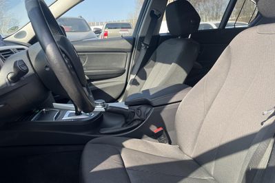 BMW Seria 3 330e iPerformance Advantage