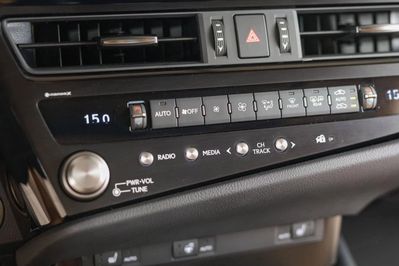 Lexus ES 300h Business Edition