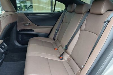 Lexus ES 300h Business Edition