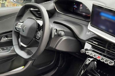 Peugeot 2008 Allure e-DCS 1.2 mHEV