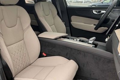 Volvo XC60 T6 Plug-In Hybrid AWD Ultra Bright