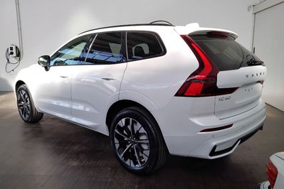 Volvo XC60 B5 B AWD Ultra Dark