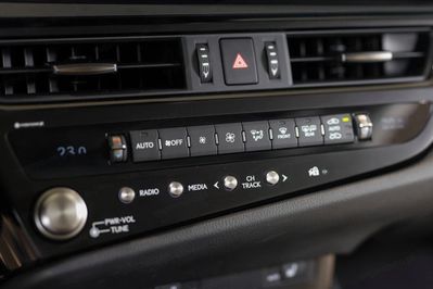 Lexus ES 300h F Sport Design