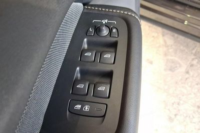 Volvo XC60 B5 B AWD Plus Dark