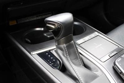 Lexus UX 250h Business Edition