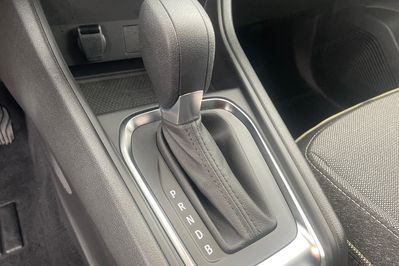 Renault Captur Techno 1.6 E-Tech Hybrid AT