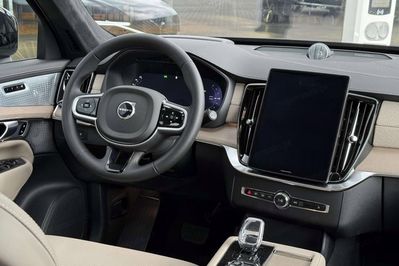 Volvo XC90 B5 AWD Ultra Dark