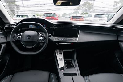 Peugeot 408 Allure e-DCS 1.2 mHEV