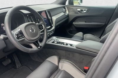 Volvo XC60 B5 B AWD Plus Dark aut