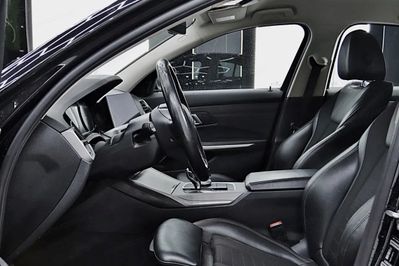 BMW Seria 3 318i Advantage aut