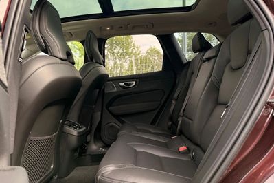 Volvo XC60 B5 B AWD Ultra Dark