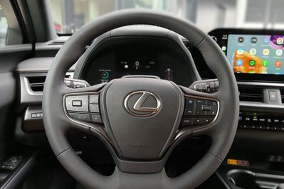 Lexus UX 300h F Sport Design