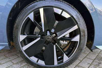 Peugeot 308 GT Exclusive e-DCS6 1.2 mHEV