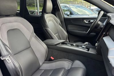 Volvo XC60 B5 B AWD Plus Black Edition