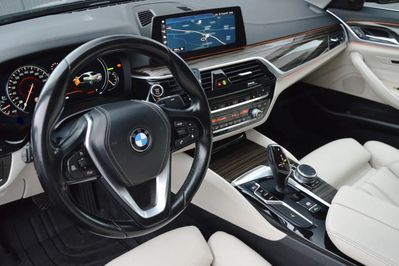 BMW Seria 5 520d xDrive Luxury Line aut