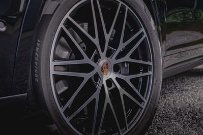 Porsche Cayenne E-Hybrid Black Edition