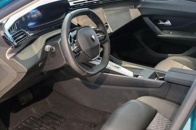 Peugeot 308 Allure e-DCS6 1.2 mHEV