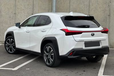 Lexus UX 300h Business