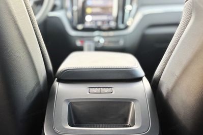 Volvo XC60 T8 Plug-in Hybrid AWD Ultra Dark