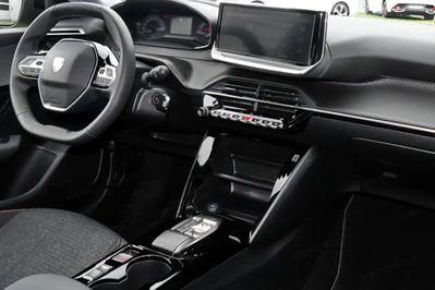 Peugeot 208 Style e-DCS6 1.2 mHEV