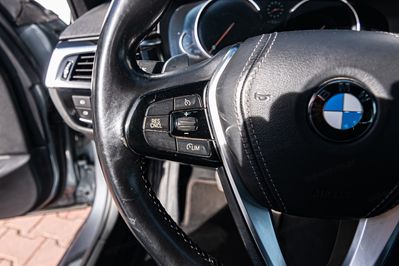 BMW Seria 5 520d xDrive Sport Line